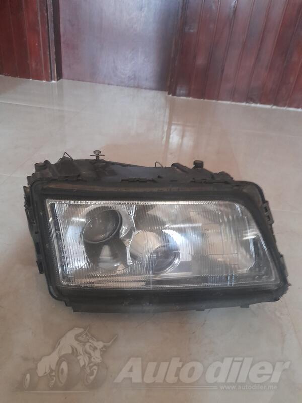 Desni far za Audi - S8    - 2000-2007