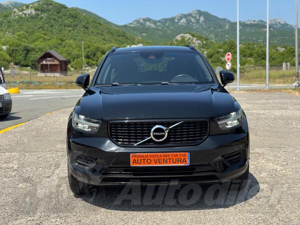 Volvo - XC 40 - R-DESIGN