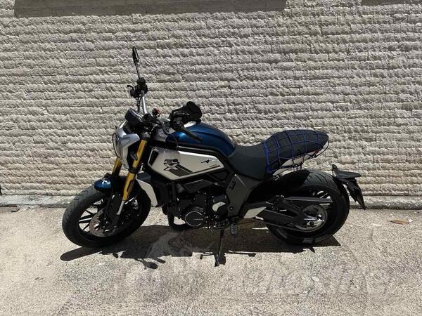 CF Moto - cf700