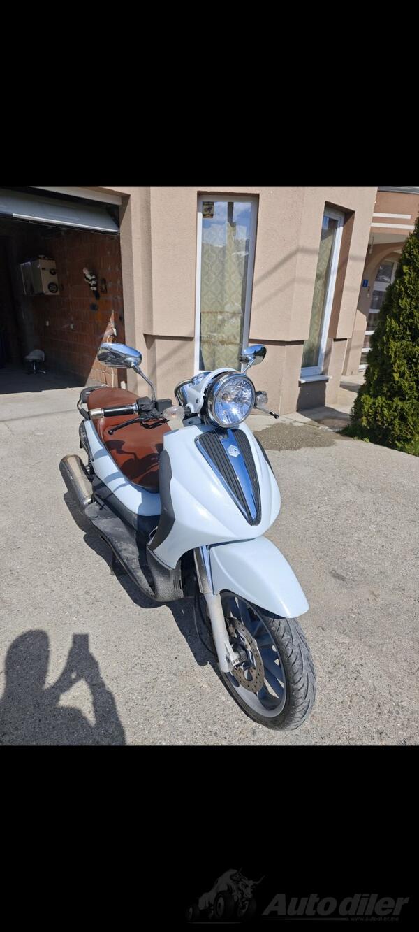 Piaggio - beverly crusier