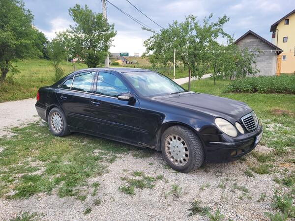 Mercedes Benz - E 200 - 2.0 DCI