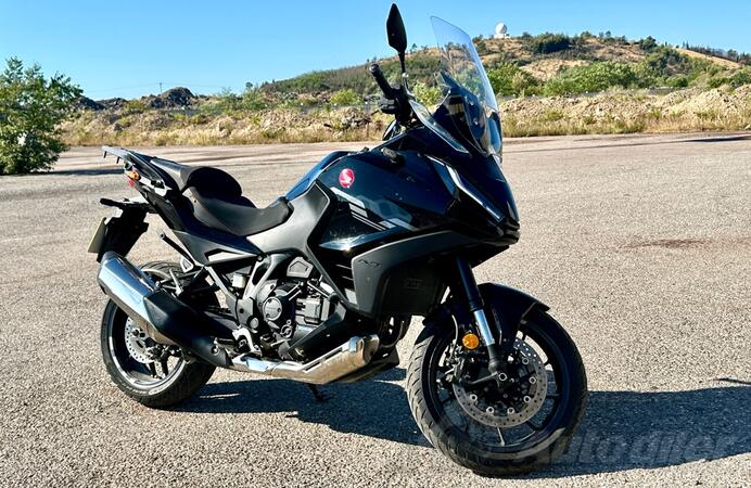 Honda - NT 1100