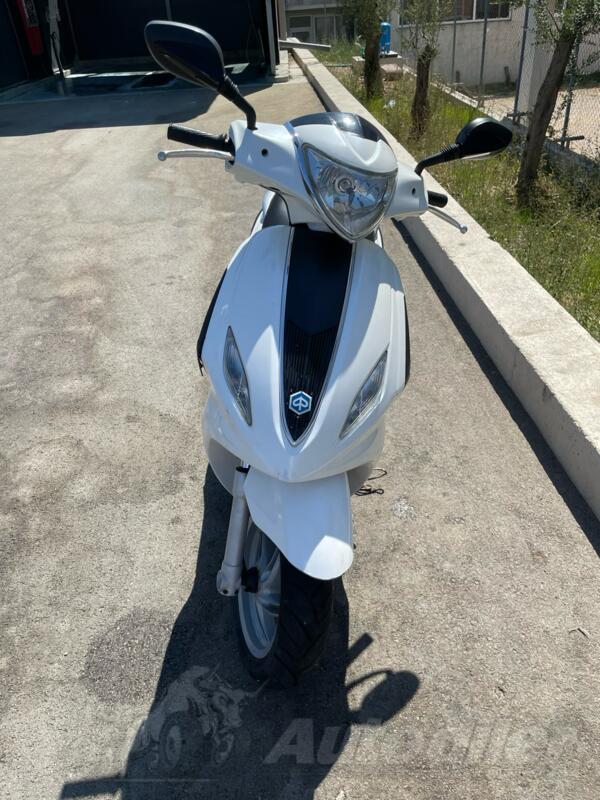 Piaggio - Fly 125