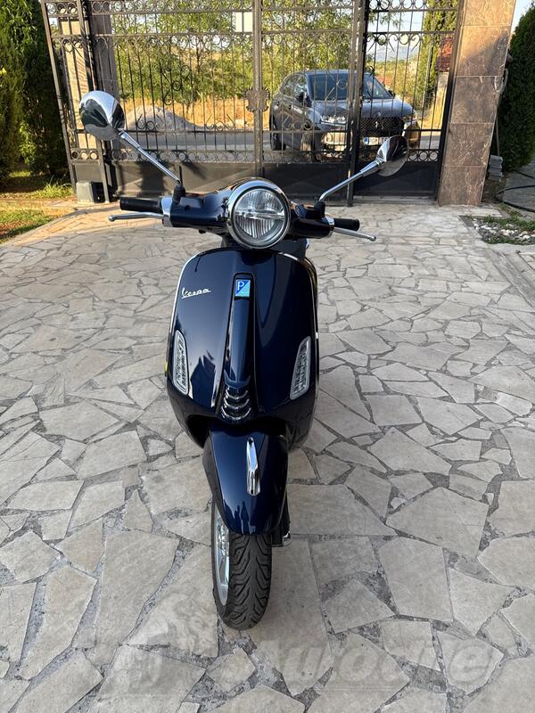 Piaggio - Vespa