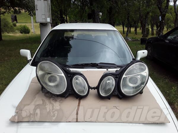 Oba fara za Mercedes Benz - E 220    - 2007