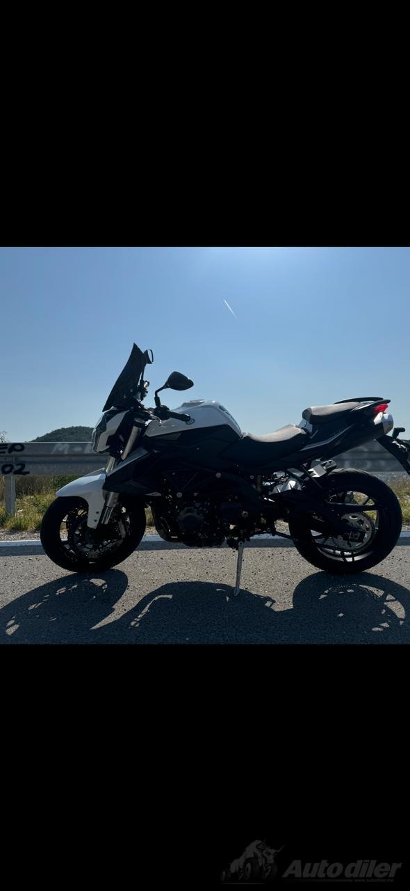 Benelli - tnt 600 R