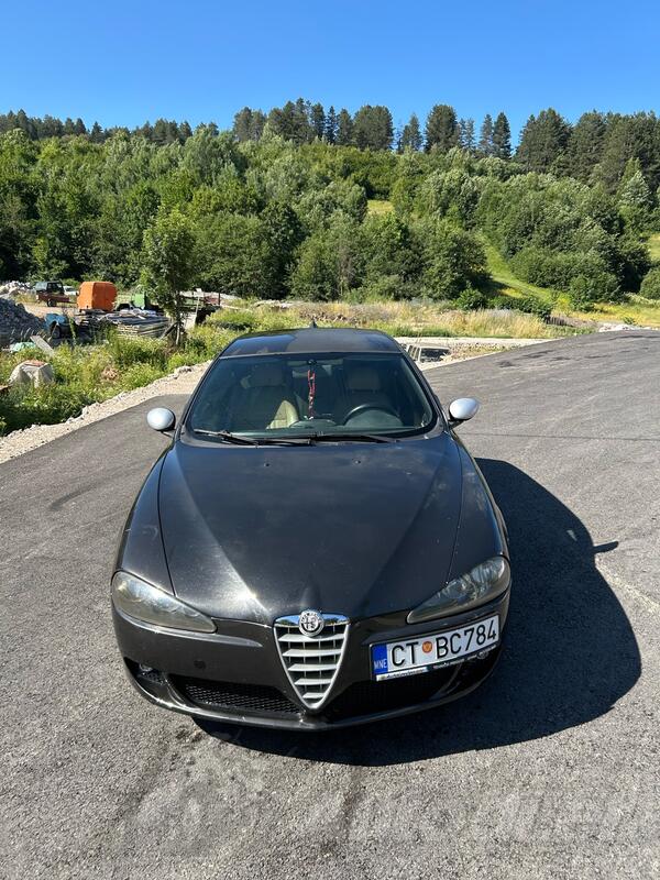 Alfa Romeo - 147 - 1900