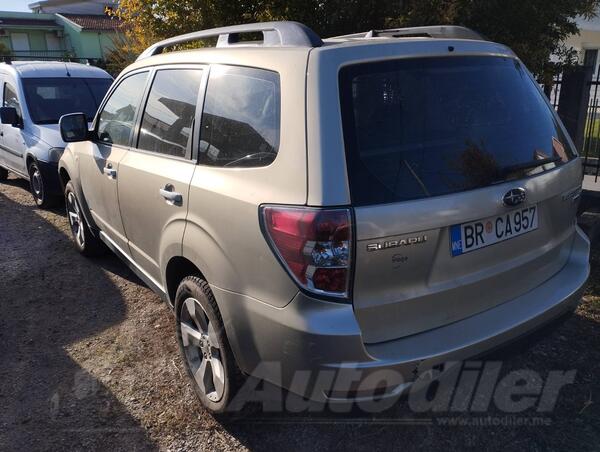 Subaru - Forester - 2.0