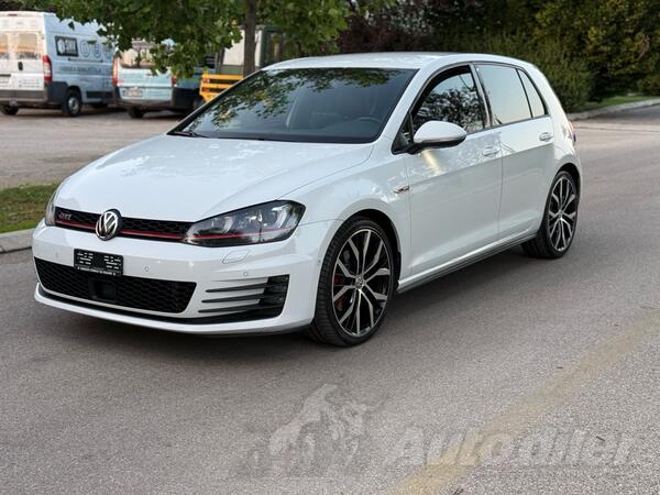 Volkswagen - Golf GTI - GTI