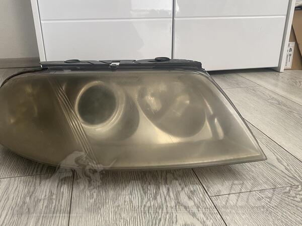 Oba fara za Volkswagen - Passat    - 2003
