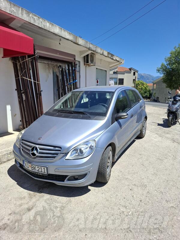 Mercedes Benz - B 180