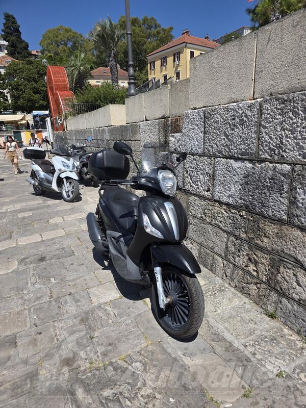 Piaggio - Bevelry 300