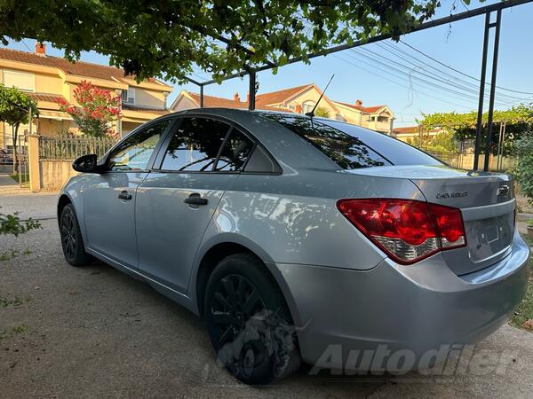 Chevrolet - Cruze - 1.6