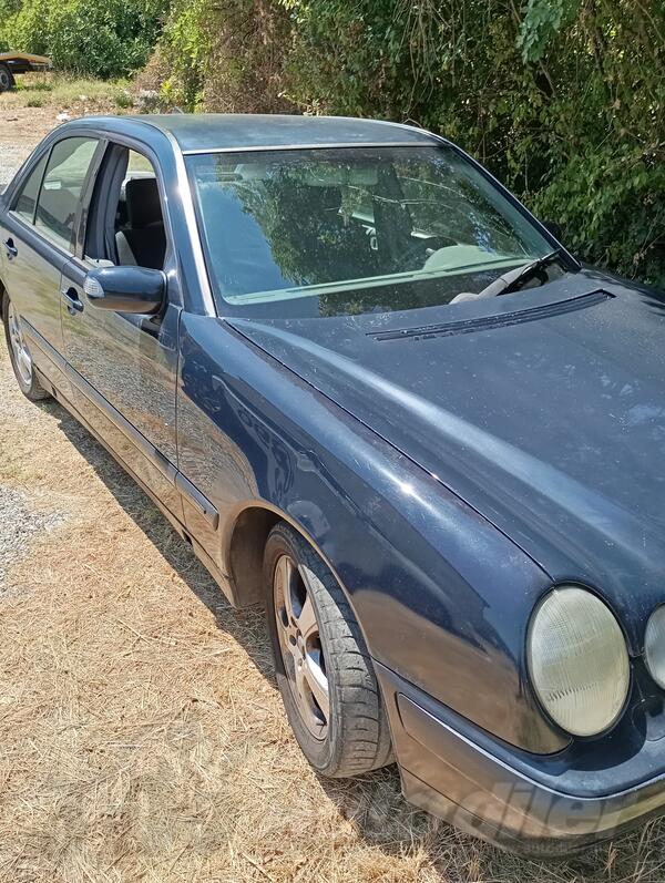 Mercedes Benz - E 200 - kompresor