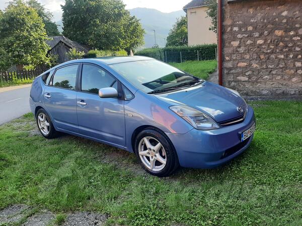 Toyota - Prius - HIBRID