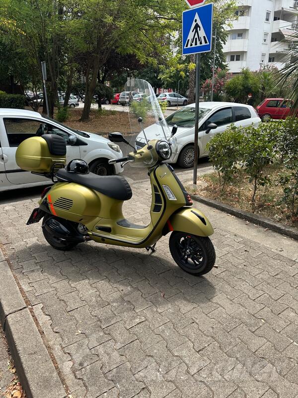 Piaggio - Vespa