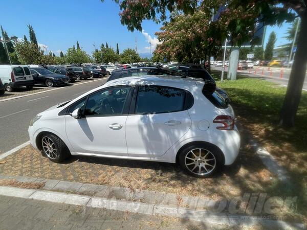 Peugeot - 208 - 1.4 e-HDI