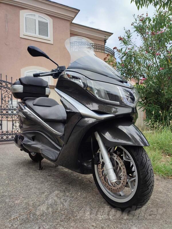 Piaggio - X 10