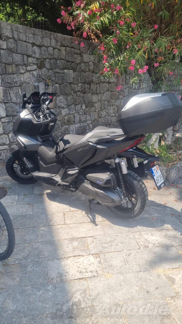 Honda - ADV 350