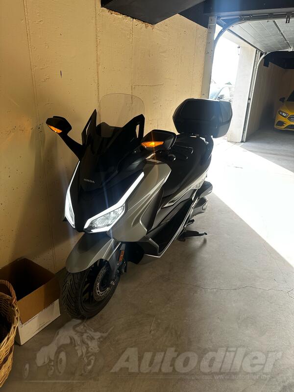 Honda - Forza 350