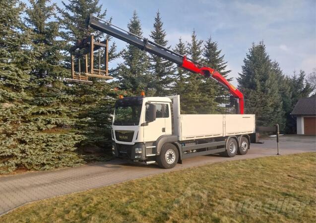 MAN - TGS 26.400 kamion sa ravnom platformom + Kran Palfinger PK 23001L