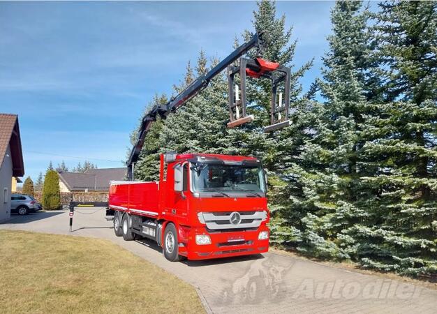 Mercedes Benz - Actros 2546 6x2 kamion sa ravnom platformom i kranom HIAB 166 K + RC