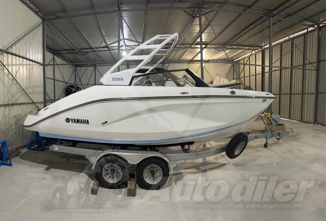 Cruisers yachts - Yamaha 222 S
