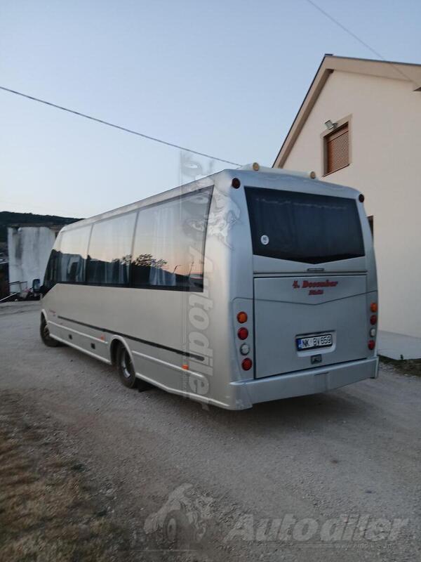 Mercedes Benz - 818