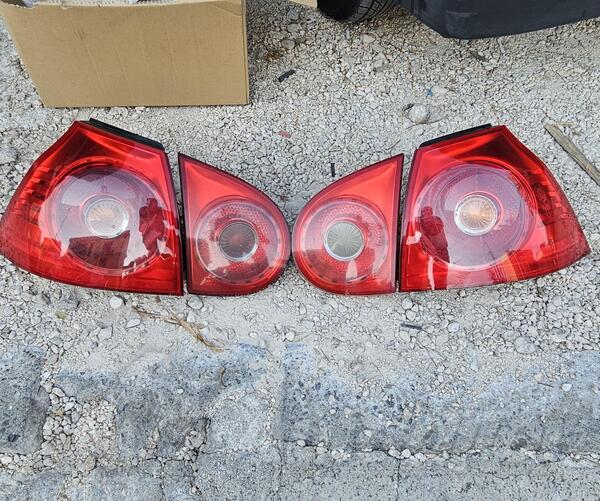 Oba stop svjetla za Volkswagen - Golf 5    - 2003-2008