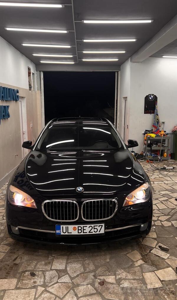 BMW - 750 - 4.4
