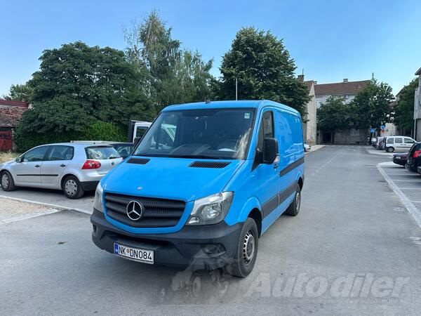 Mercedes Benz - Sprinter 210