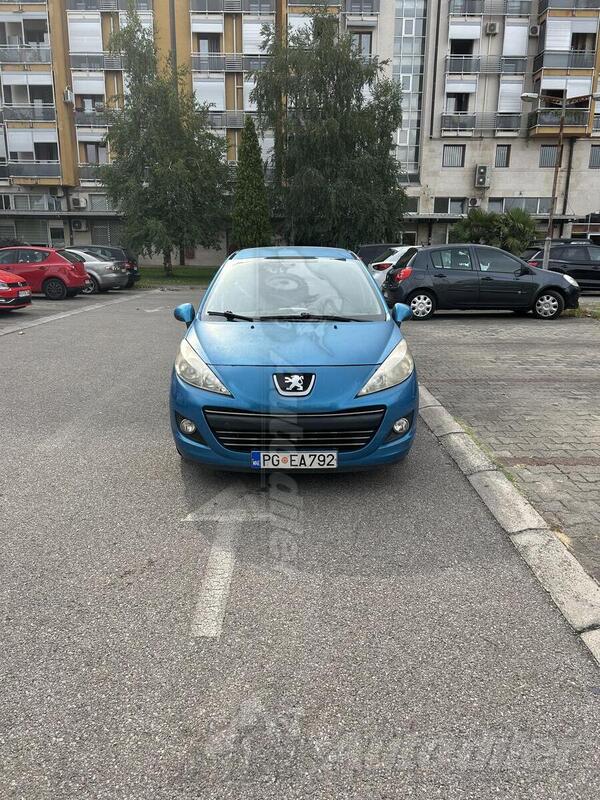 Peugeot - 207 - 1.4 benz