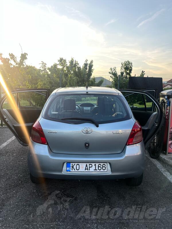 Toyota - Yaris - 1.0