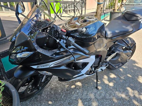 Kawasaki - zx6r