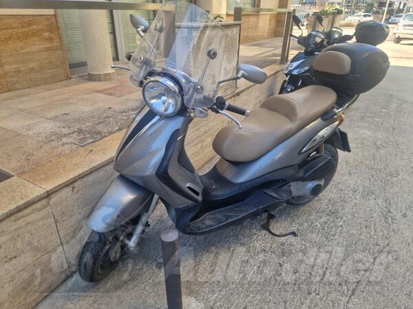 Piaggio - Beverly 250 Cruiser