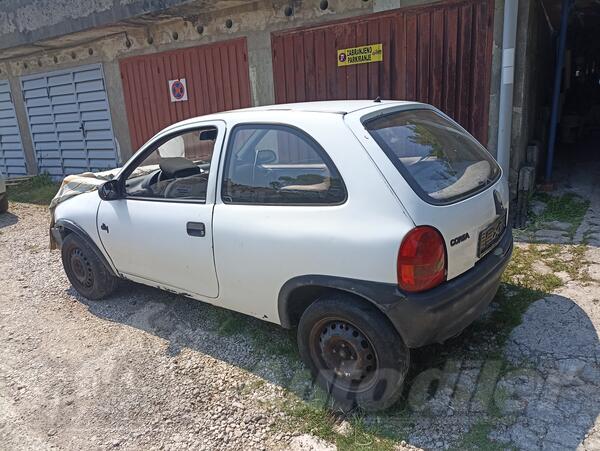 U djelovima Opel - Corsa 1.2 Benz