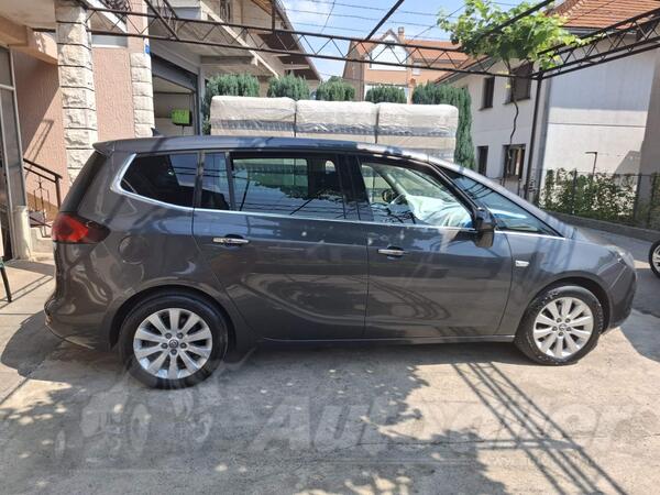 Opel - Zafira Tourer - 2,0 tdci