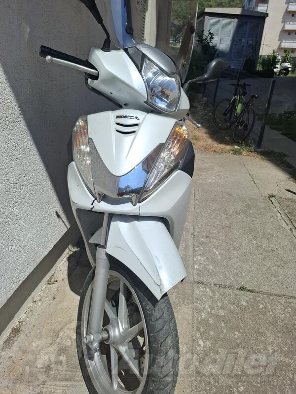 Honda - SH 300