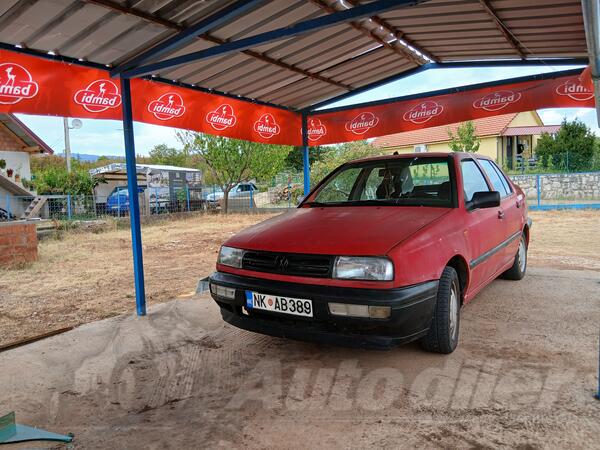 Volkswagen - Vento - 1.6