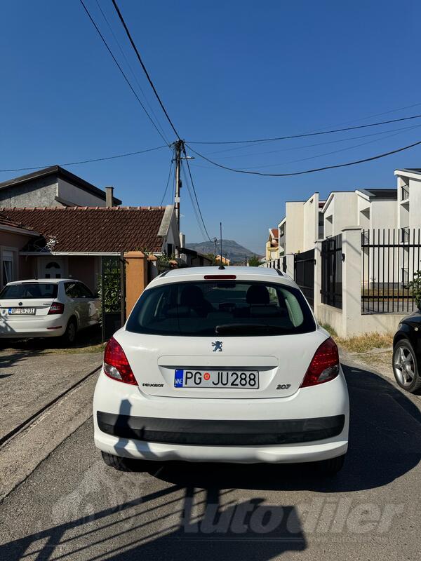 Peugeot - 207