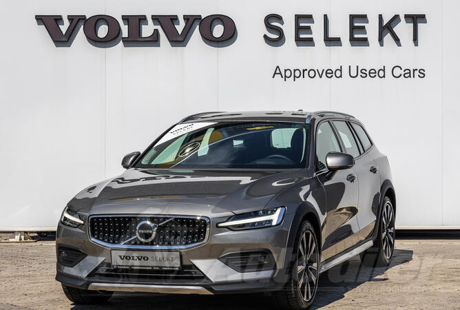 Volvo - V60 - CROSS COUNTRY MOMENTUM PRO AWD