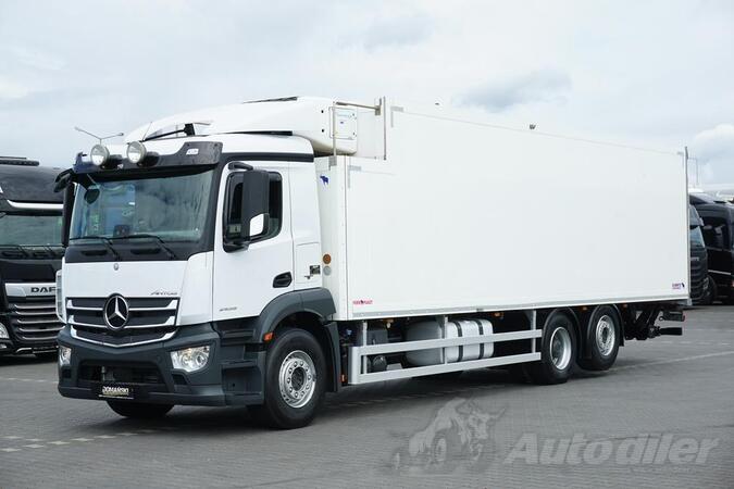 Mercedes Benz - ANTOS 2535 6x2 kamion hladnjača + Rampa