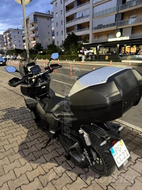 Honda - ADV350