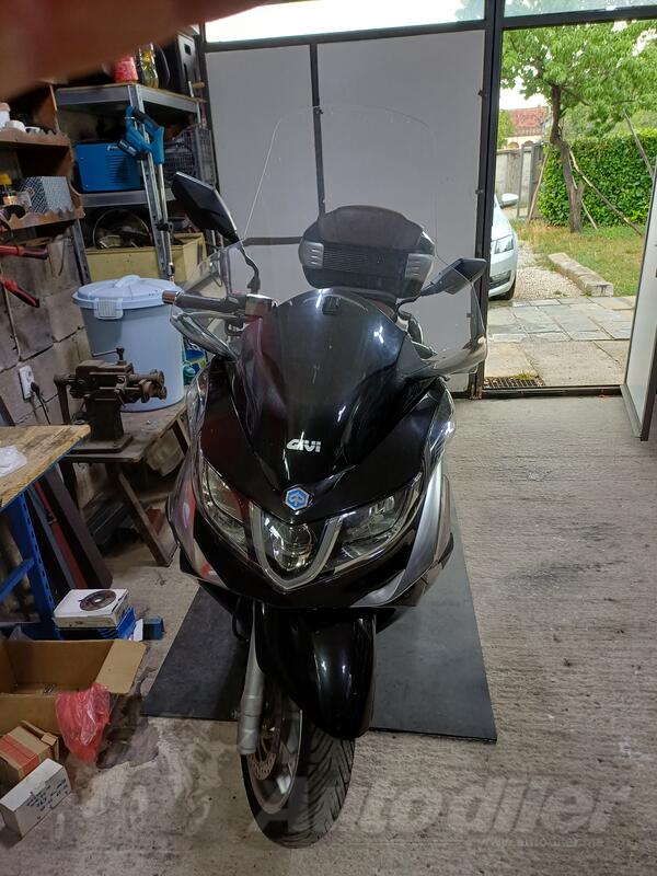 Piaggio - x10