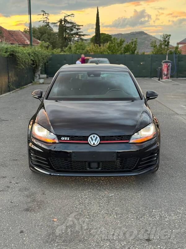 Volkswagen - Golf GTI - 2.0 TSI