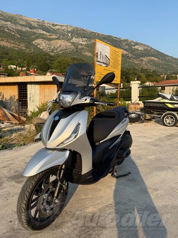Piaggio - 300s