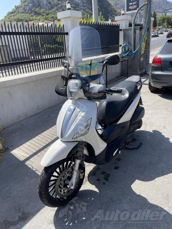 Piaggio - 300