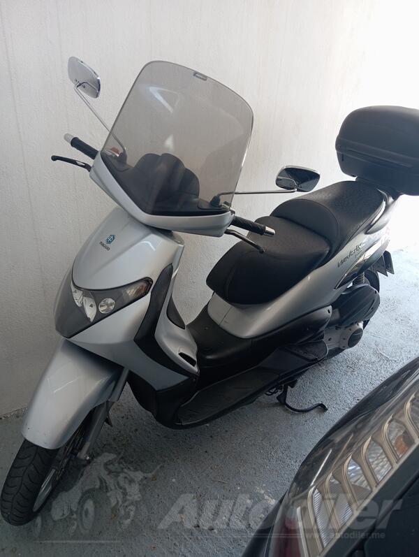 Piaggio - Beverley 250