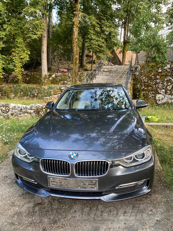 BMW - 320 - Luxury