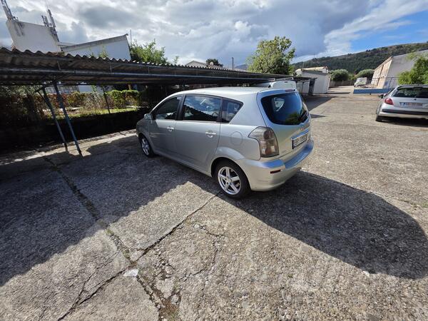 Toyota - Verso - 2.2D-4D